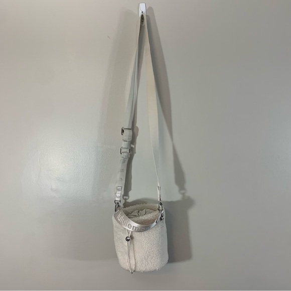 Lululemon Crossbody Fleece Bucket Bag White Cream - Picture 2 of 12